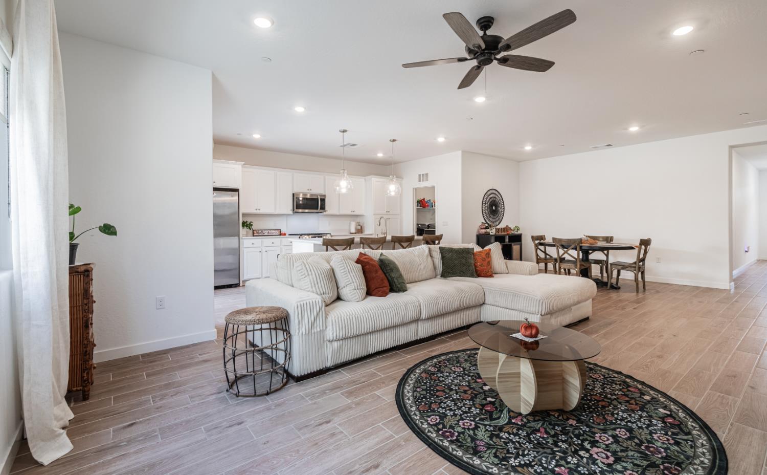 5869 E Alexander, Fresno, CA 93727