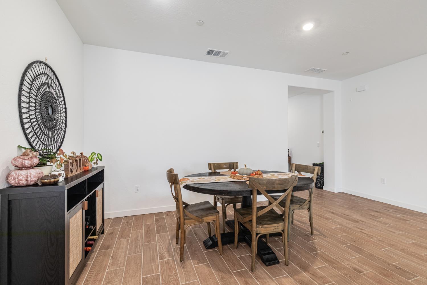 5869 E Alexander, Fresno, CA 93727
