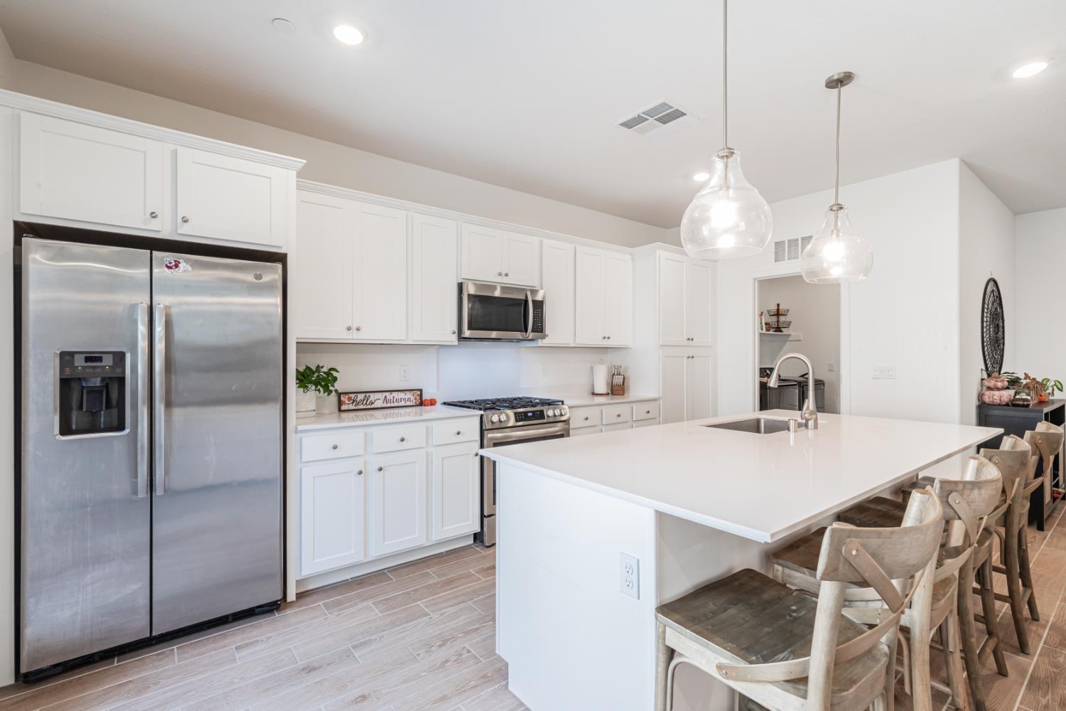 5869 E Alexander, Fresno, CA 93727
