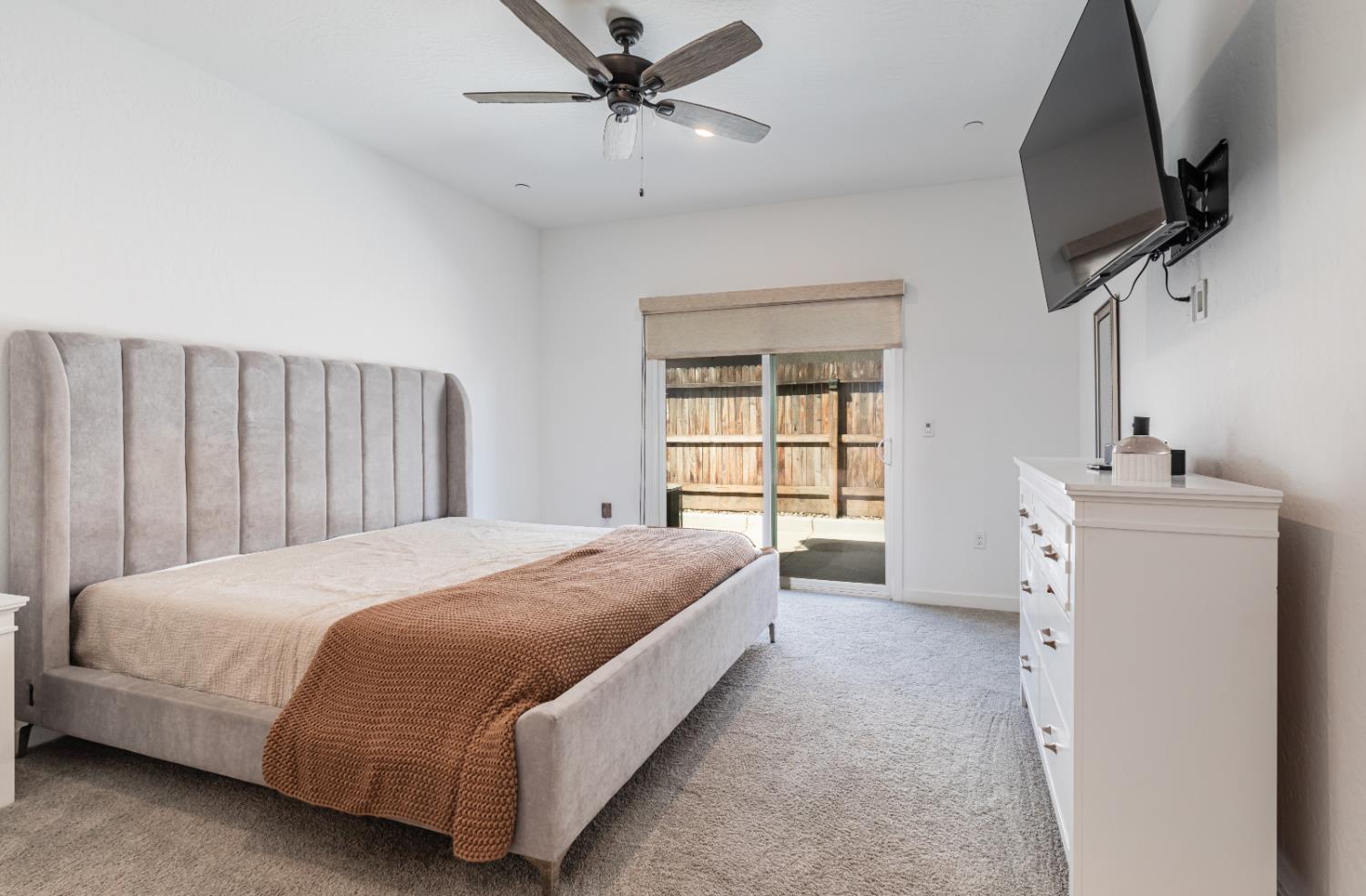 5869 E Alexander, Fresno, CA 93727