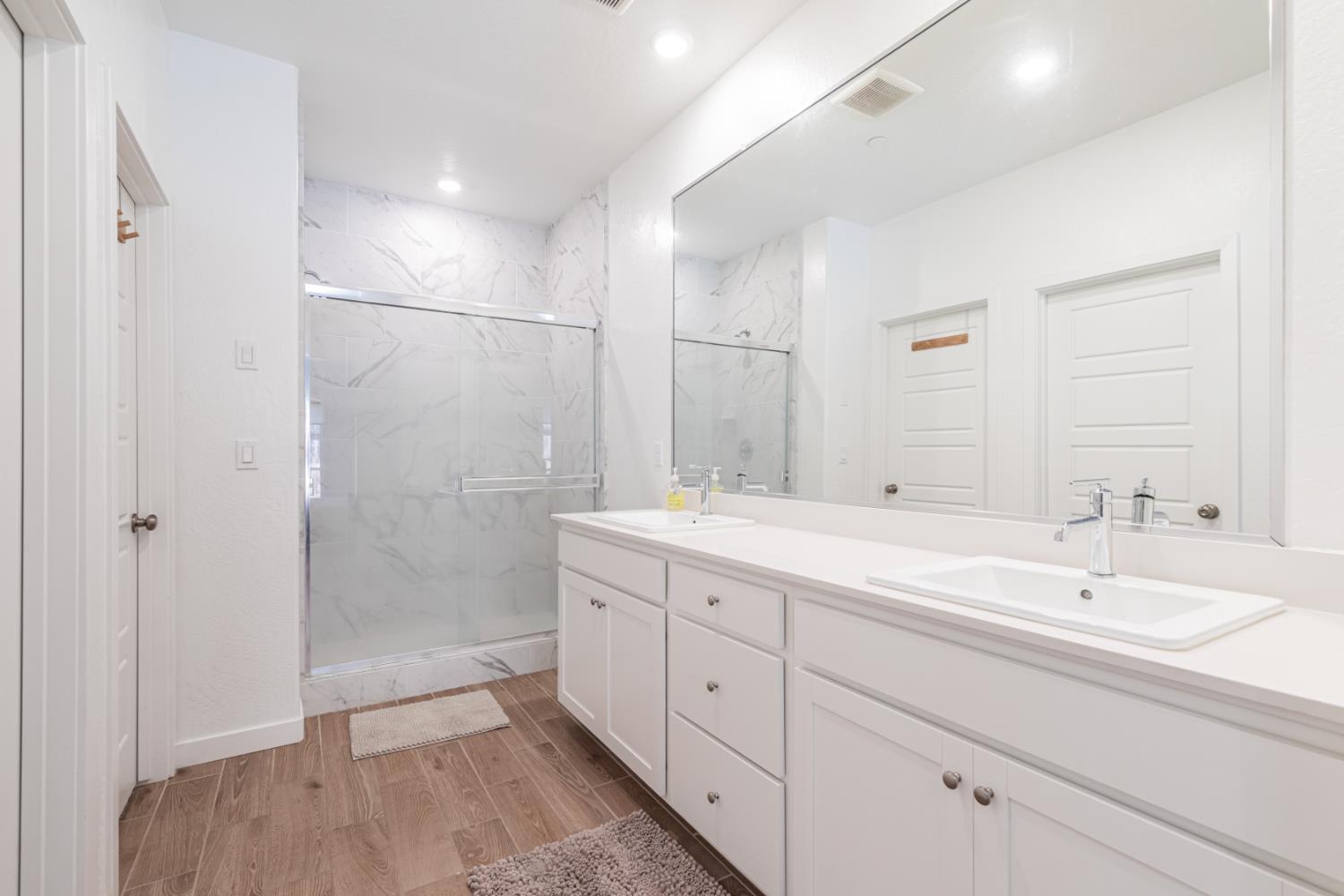 5869 E Alexander, Fresno, CA 93727