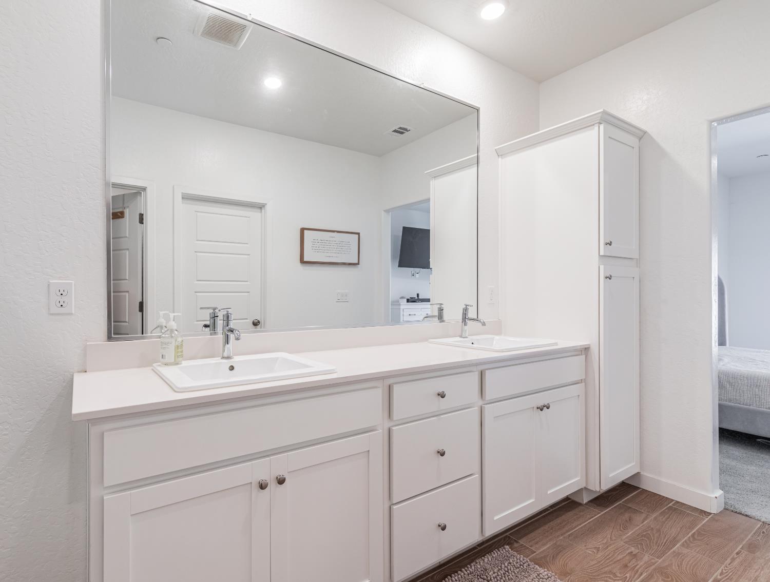 5869 E Alexander, Fresno, CA 93727