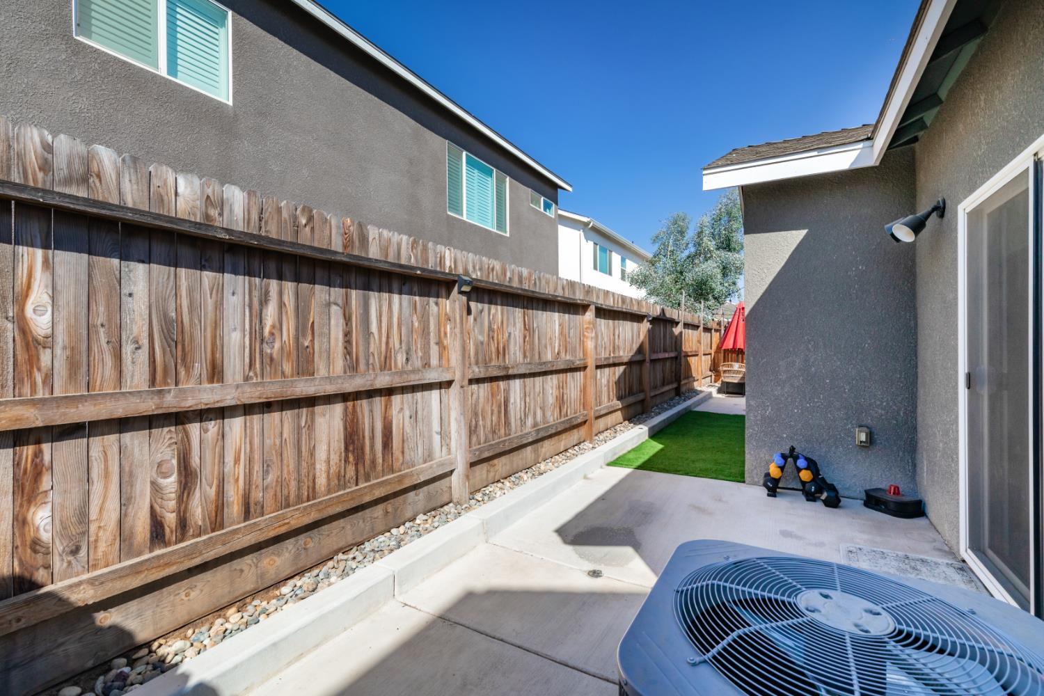5869 E Alexander, Fresno, CA 93727