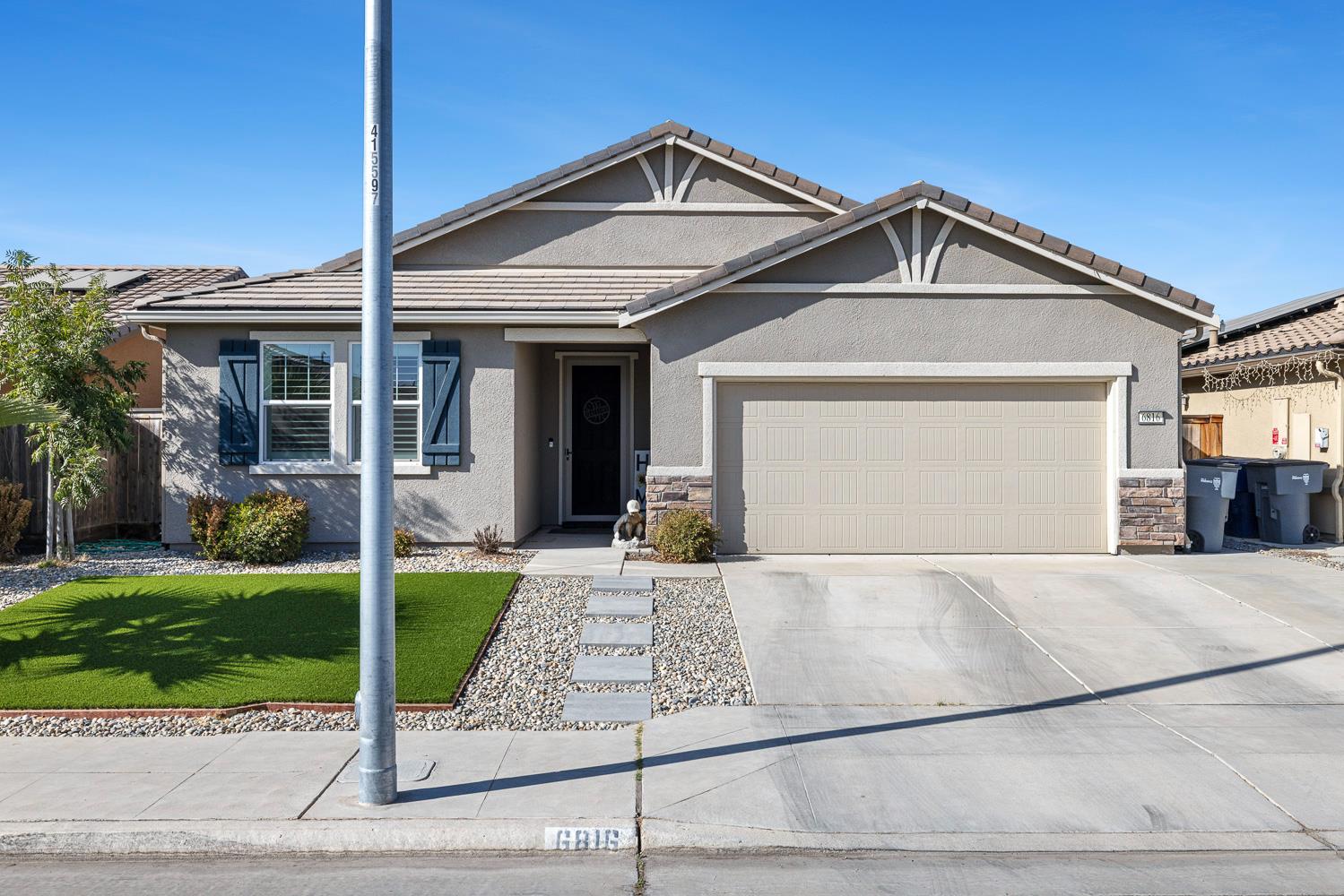 6816 E Woodward Ave, Fresno, CA 93727