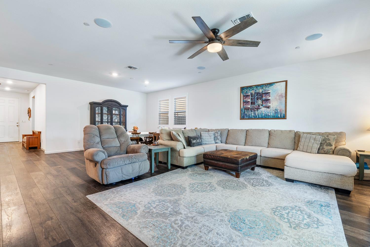 6816 E Woodward Ave, Fresno, CA 93727
