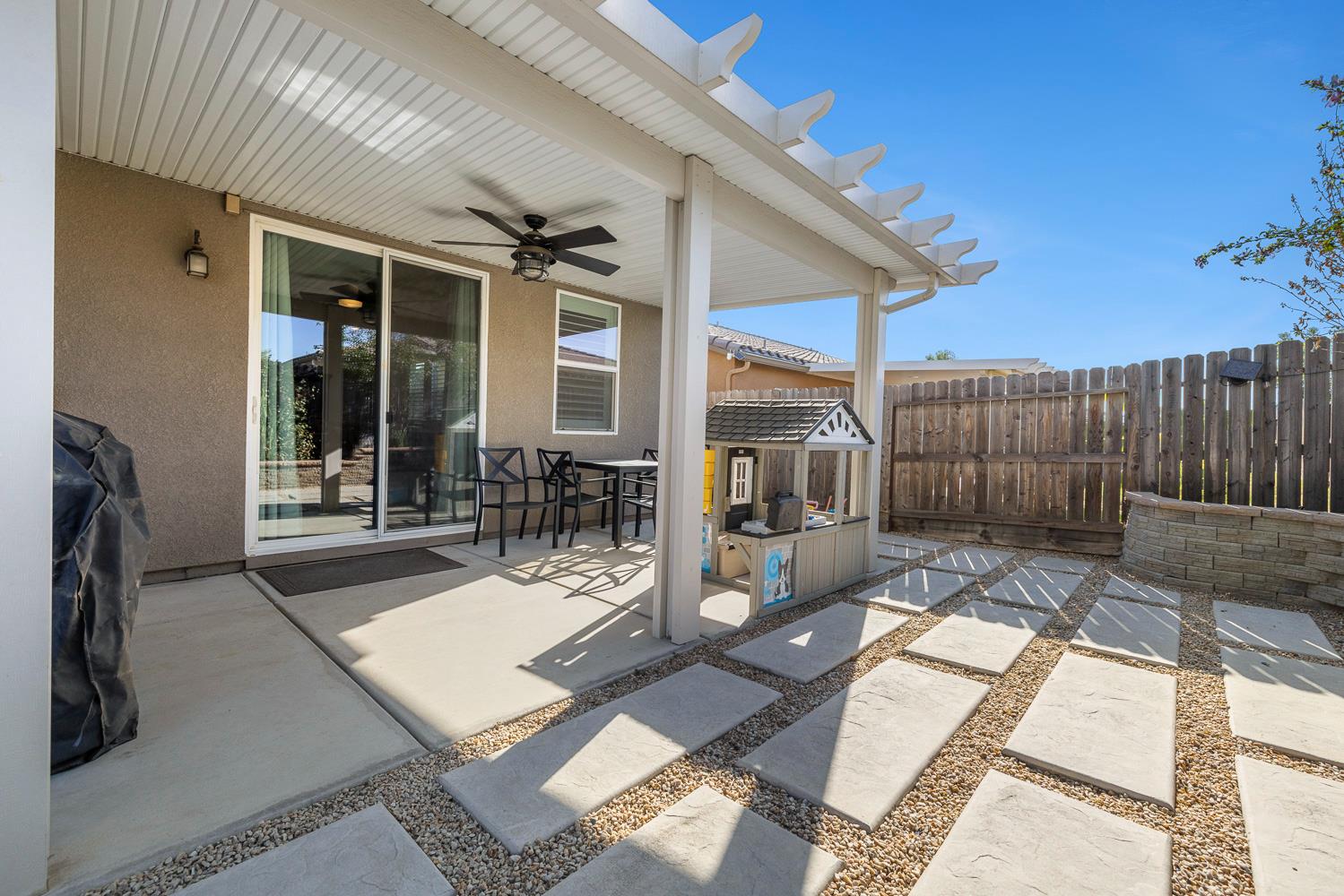 6816 E Woodward Ave, Fresno, CA 93727