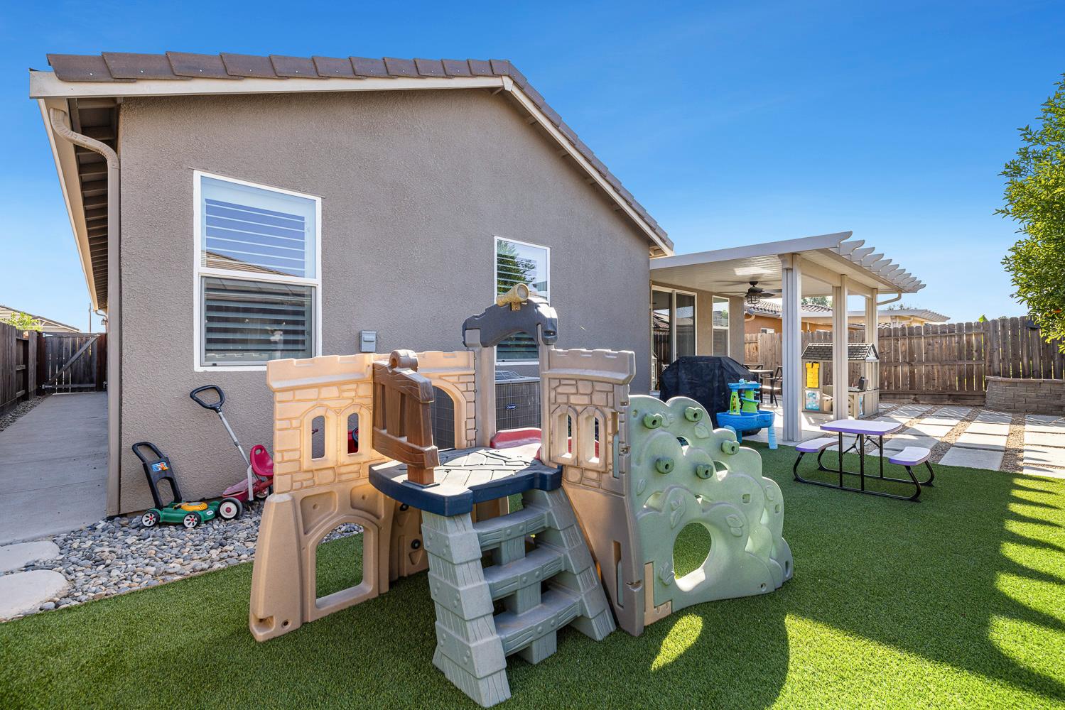 6816 E Woodward Ave, Fresno, CA 93727