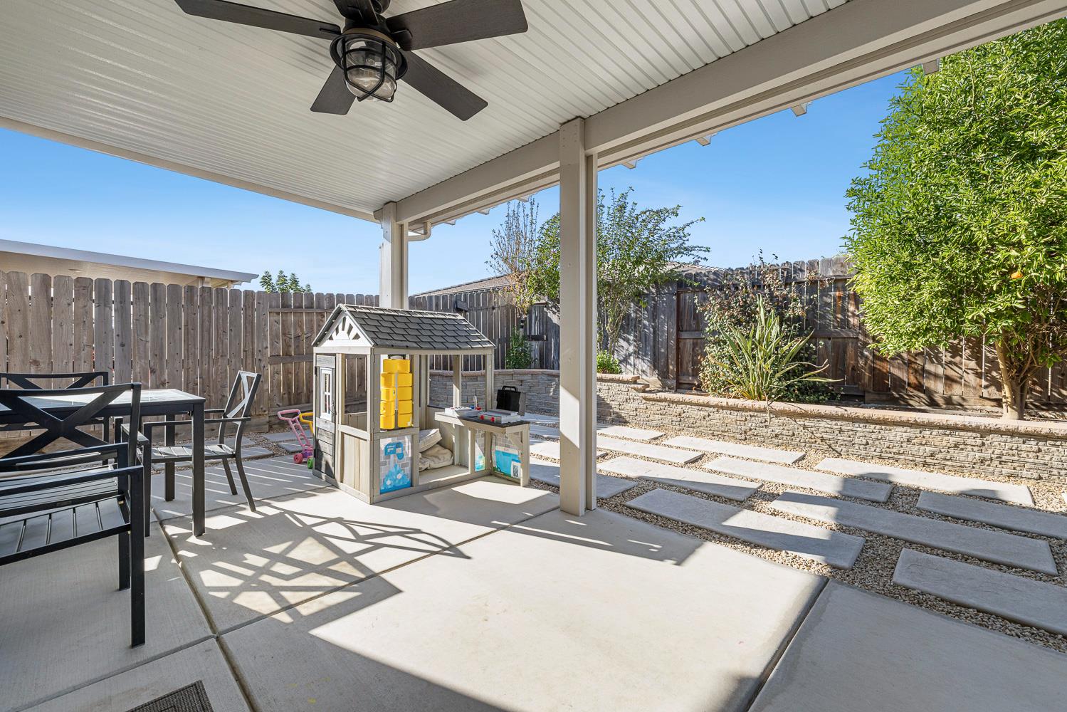 6816 E Woodward Ave, Fresno, CA 93727