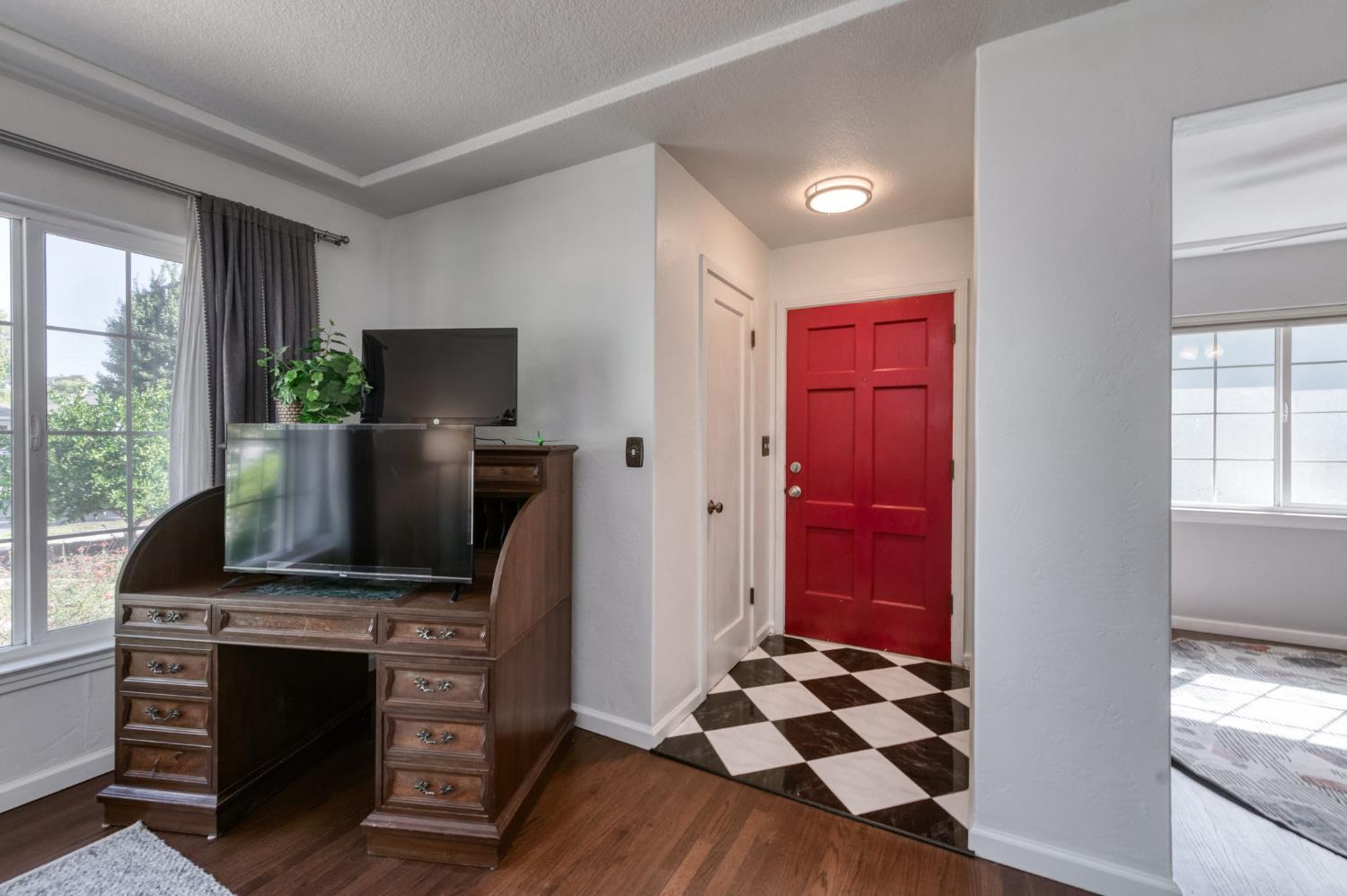 146 E Garland Ave, Fresno, CA 93704