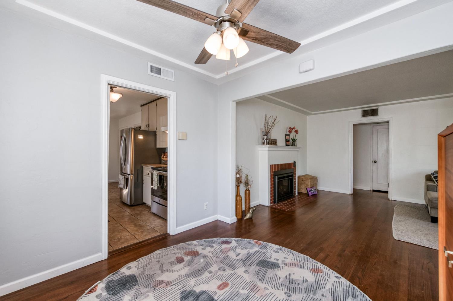 146 E Garland Ave, Fresno, CA 93704
