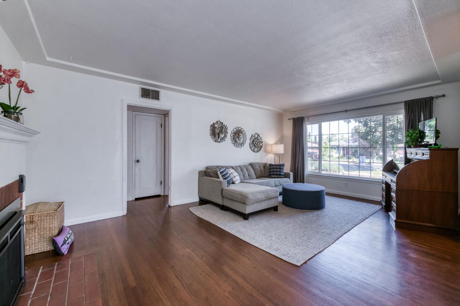 146 E Garland Ave, Fresno, CA 93704