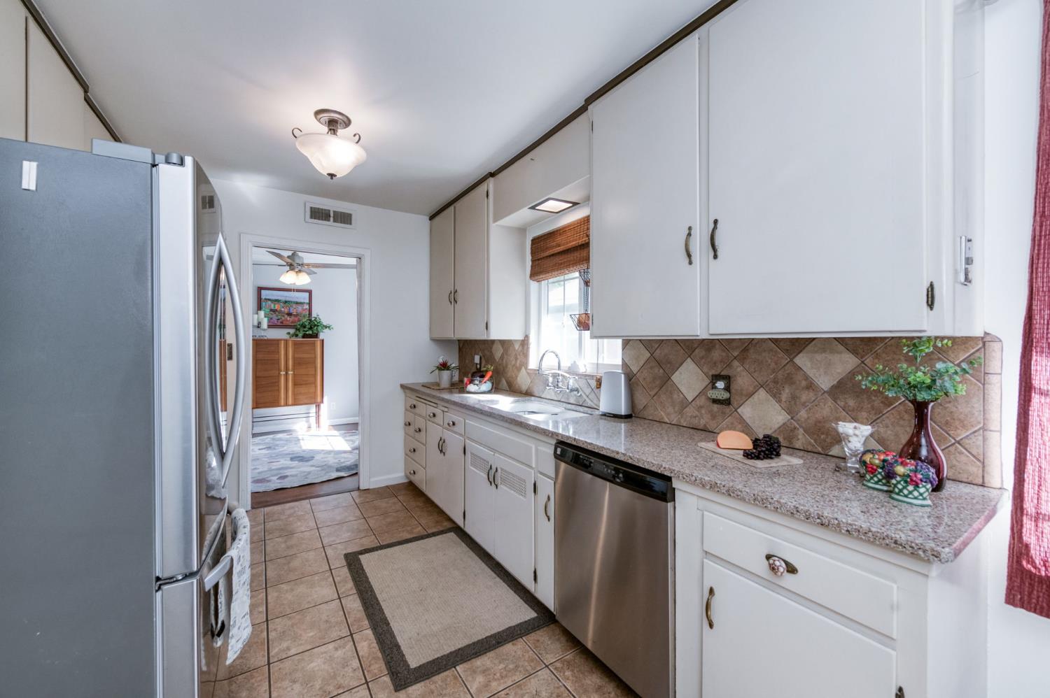 146 E Garland Ave, Fresno, CA 93704