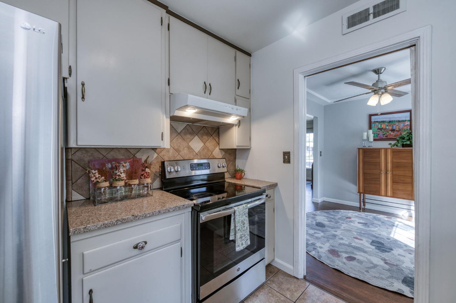 146 E Garland Ave, Fresno, CA 93704