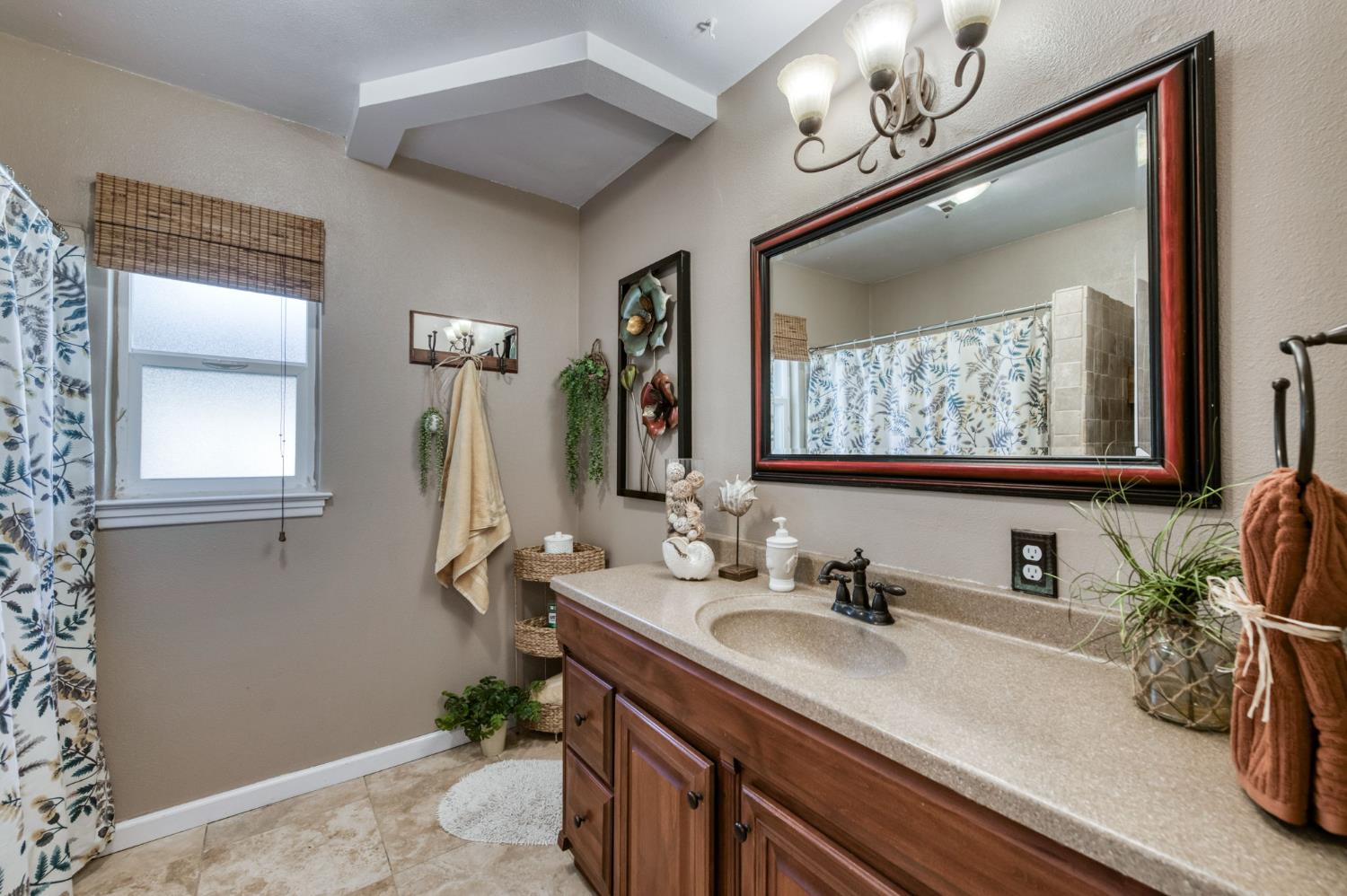 146 E Garland Ave, Fresno, CA 93704