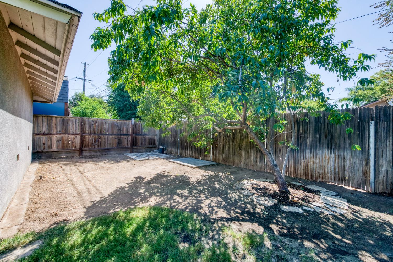 146 E Garland Ave, Fresno, CA 93704