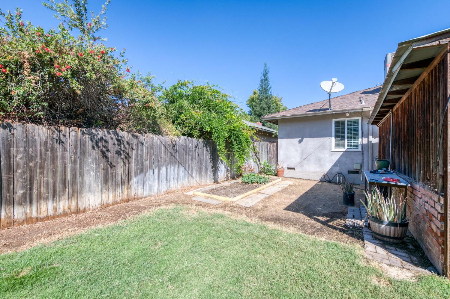 146 E Garland Ave, Fresno, CA 93704