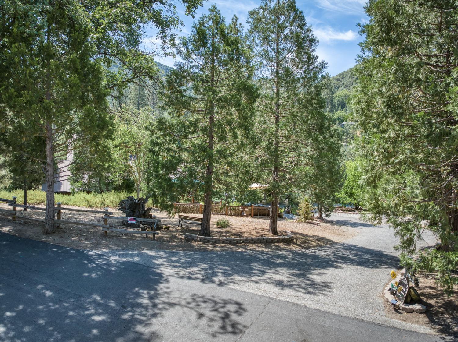 40325 Goldside Dr, Oakhurst, CA 93644