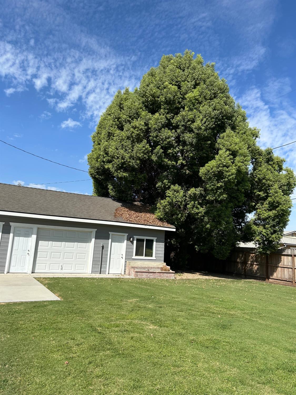 2233 14th Ave, Kingsburg, CA 93631
