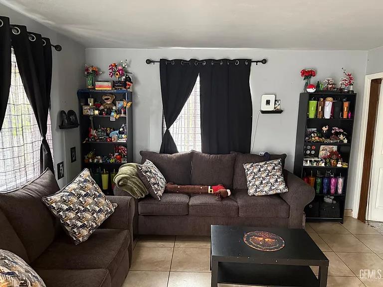 218 E 51st St, Los Angeles, CA 90011