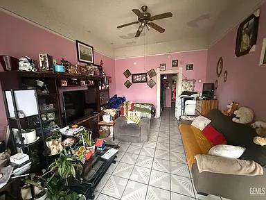 218 E 51st St, Los Angeles, CA 90011