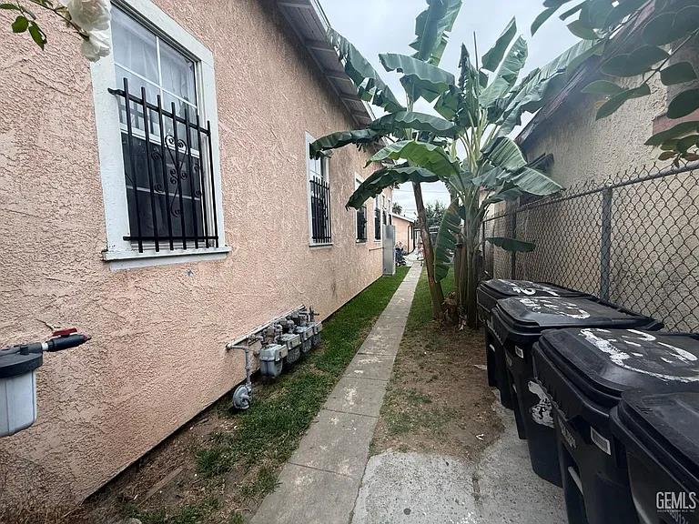 218 E 51st St, Los Angeles, CA 90011