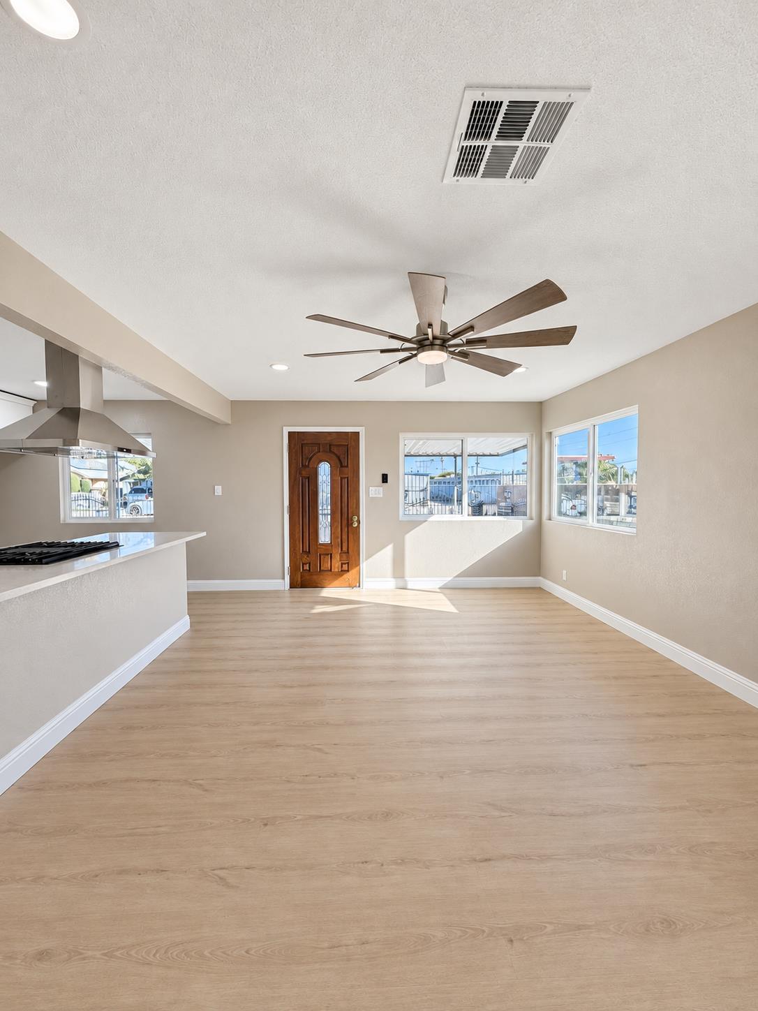 8575 7Th St, San Joaquin, CA 93660