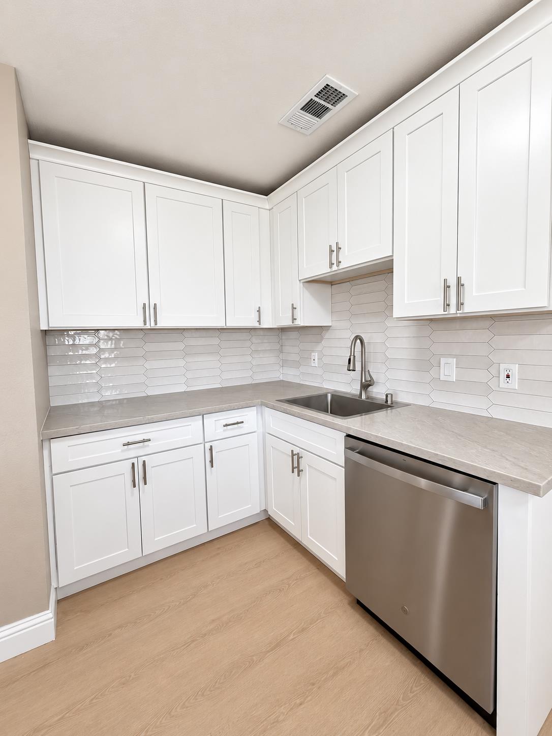 8575 7Th St, San Joaquin, CA 93660