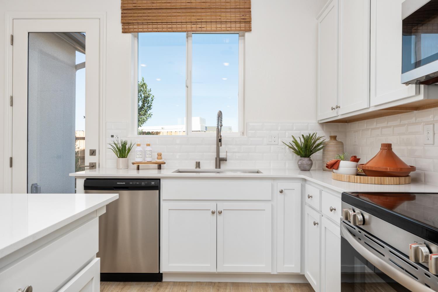 1524 Bloom Ln, Clovis, CA 93619
