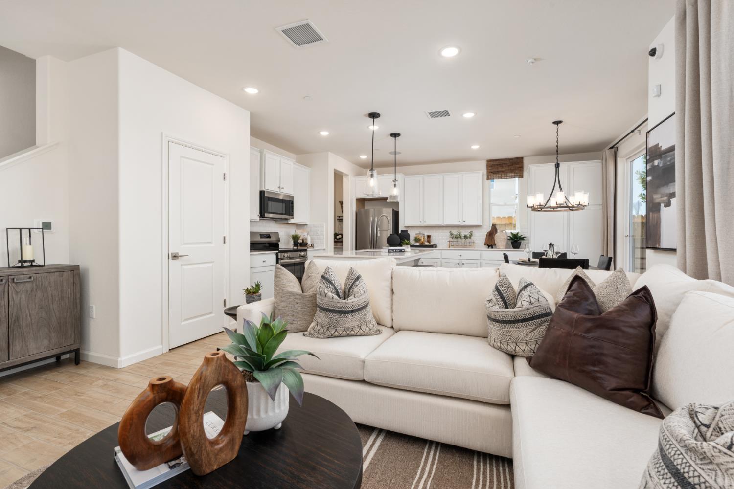 1530 Bloom Ln, Clovis, CA 93619