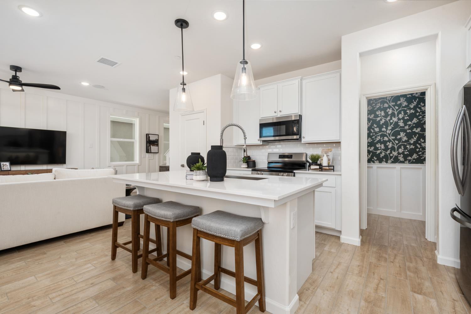 1530 Bloom Ln, Clovis, CA 93619