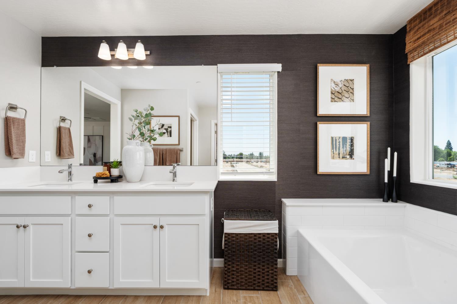 1530 Bloom Ln, Clovis, CA 93619