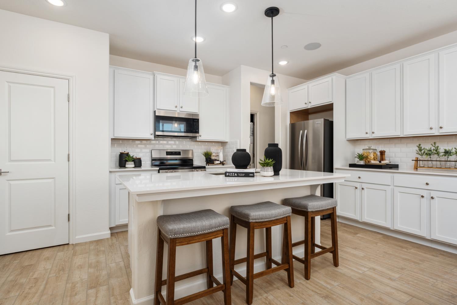1542 Bloom Ln, Clovis, CA 93619