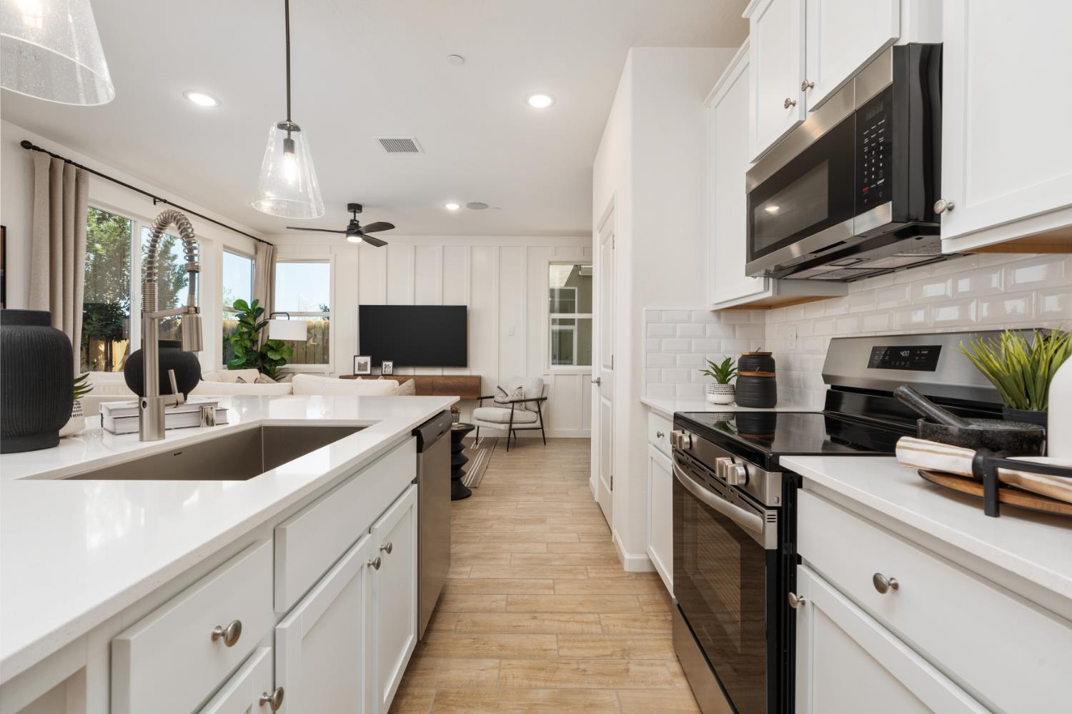 1506 Bloom Ln, Clovis, CA 93619