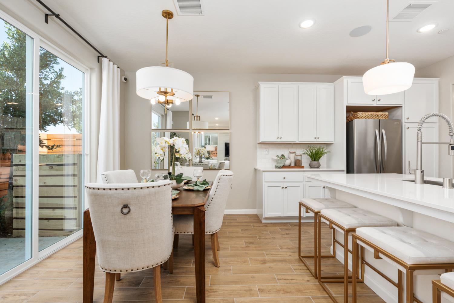 1512 Bloom Ln, Clovis, CA 93619