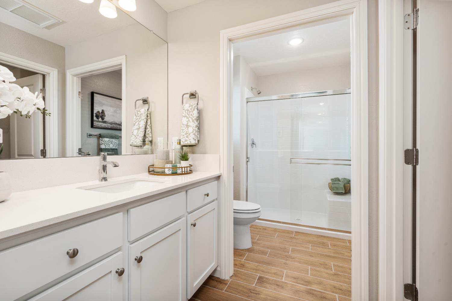 1512 Bloom Ln, Clovis, CA 93619