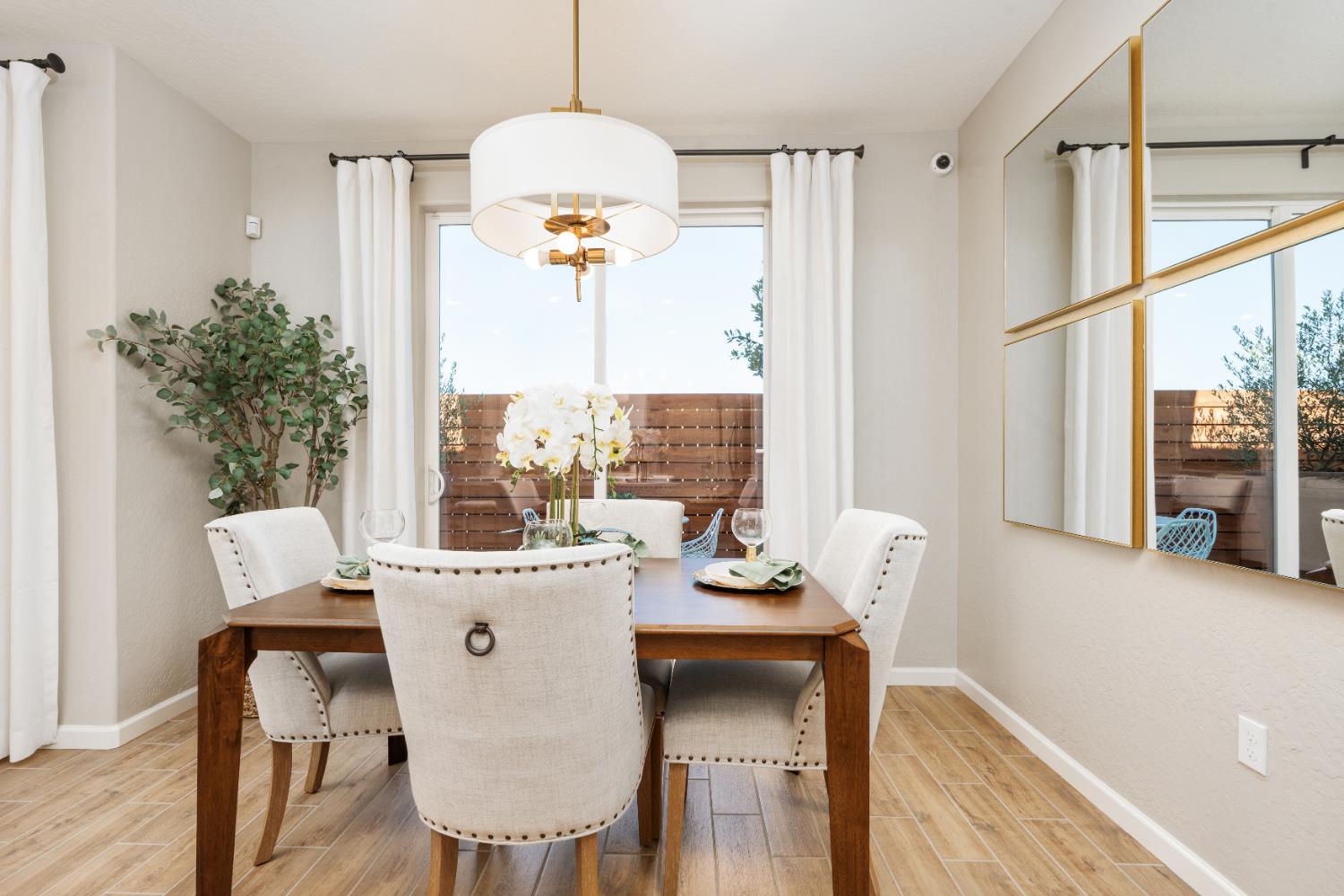 1536 Bloom Ln, Clovis, CA 93619