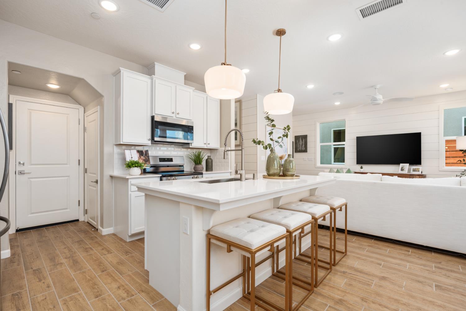 1536 Bloom Ln, Clovis, CA 93619