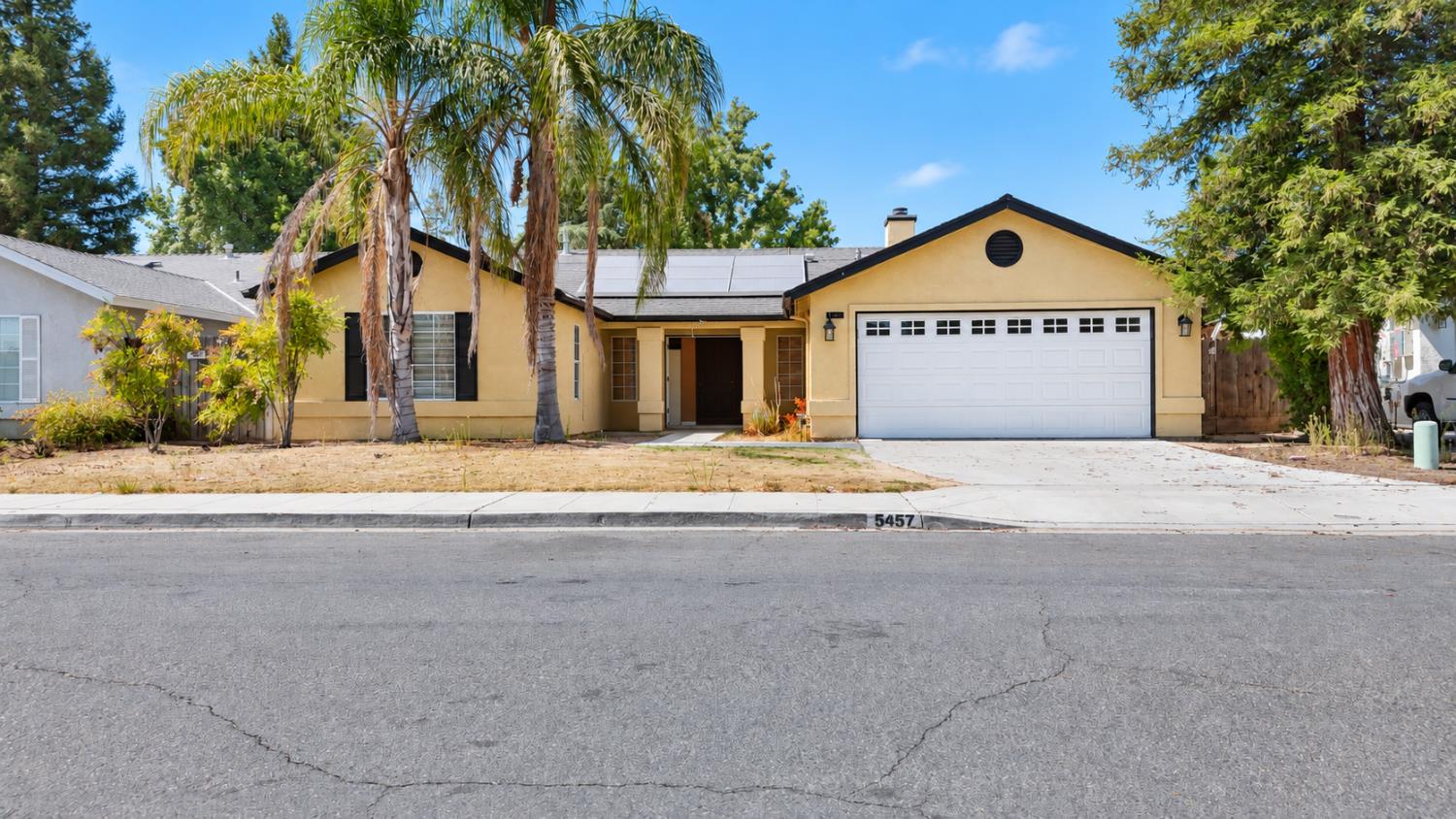 5457 N Ensanada Ave, Fresno, CA 93723