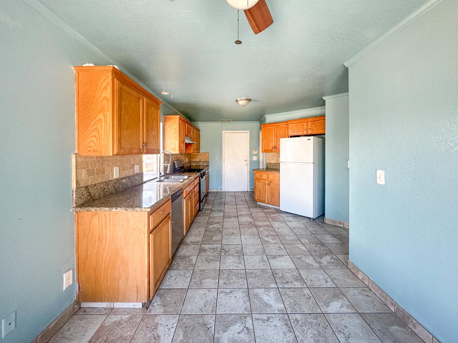 5457 N Ensanada Ave, Fresno, CA 93723