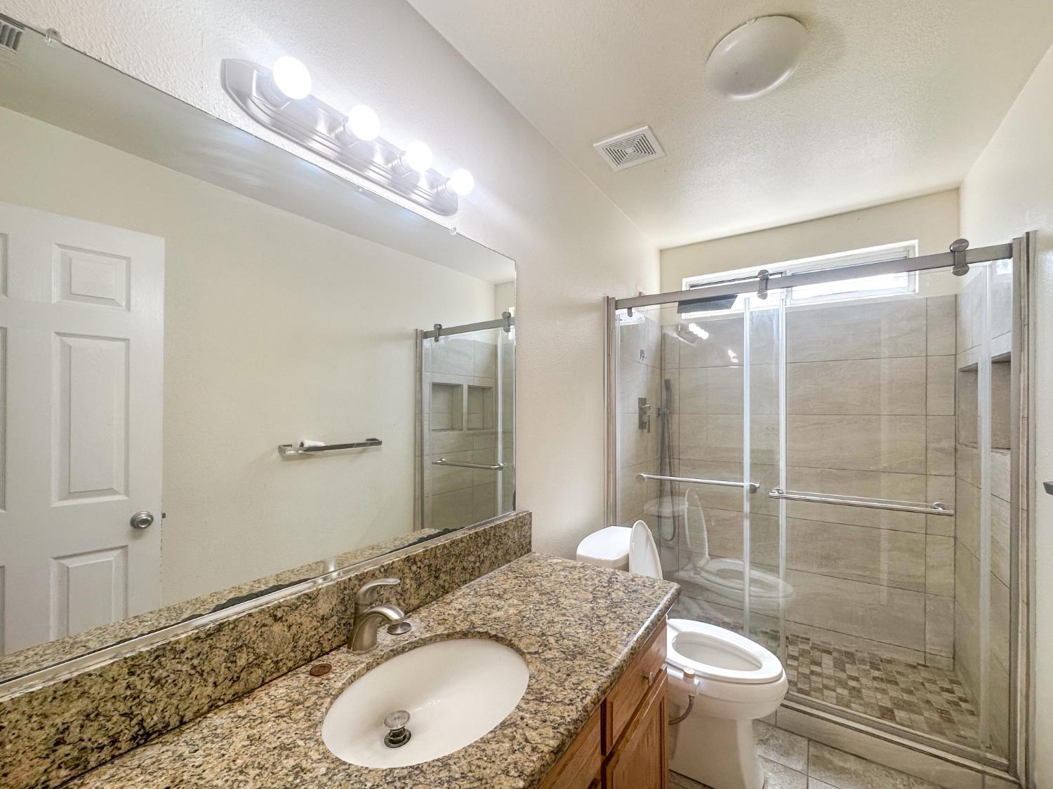 5457 N Ensanada Ave, Fresno, CA 93723