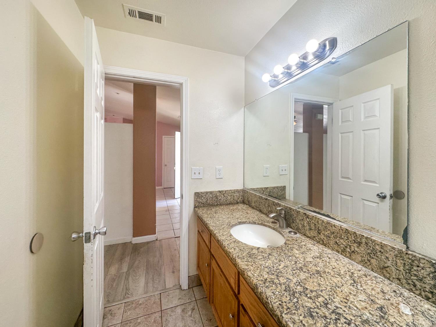5457 N Ensanada Ave, Fresno, CA 93723
