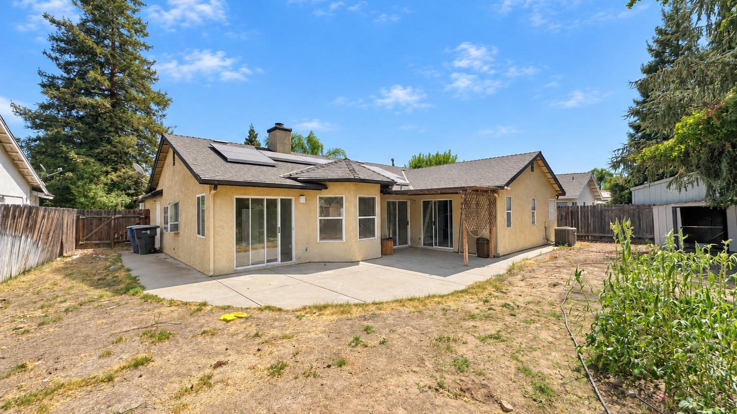 5457 N Ensanada Ave, Fresno, CA 93723