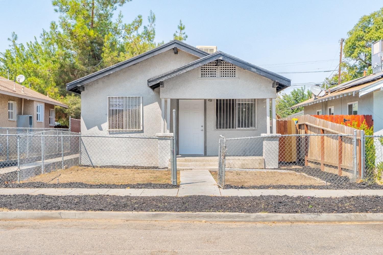 3137 E Townsend Ave, Fresno, CA 93702