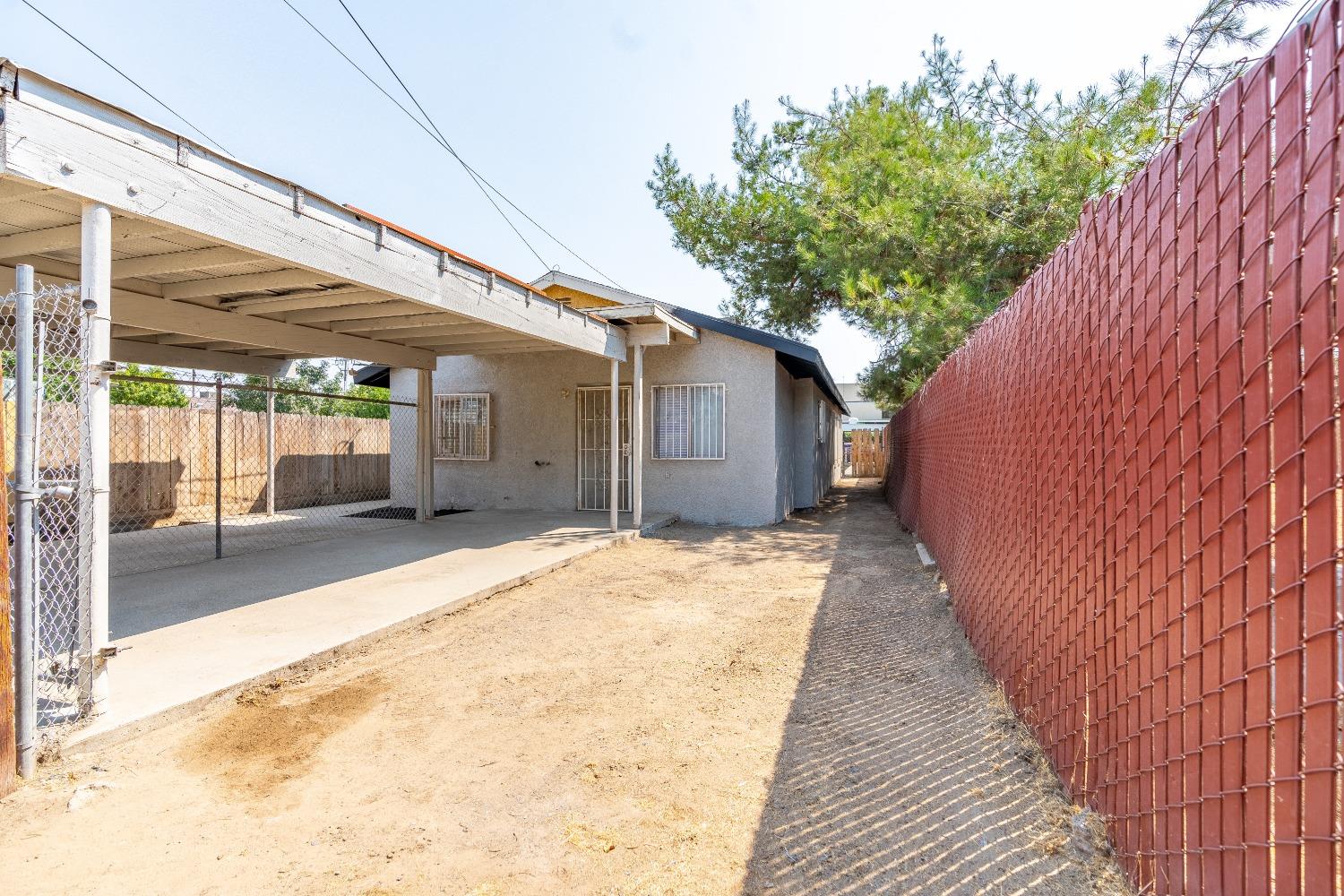 3137 E Townsend Ave, Fresno, CA 93702