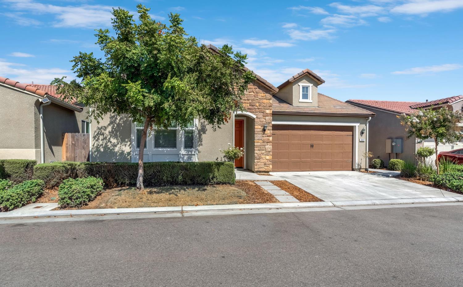 3037 Swift Ln, Clovis, CA 93619