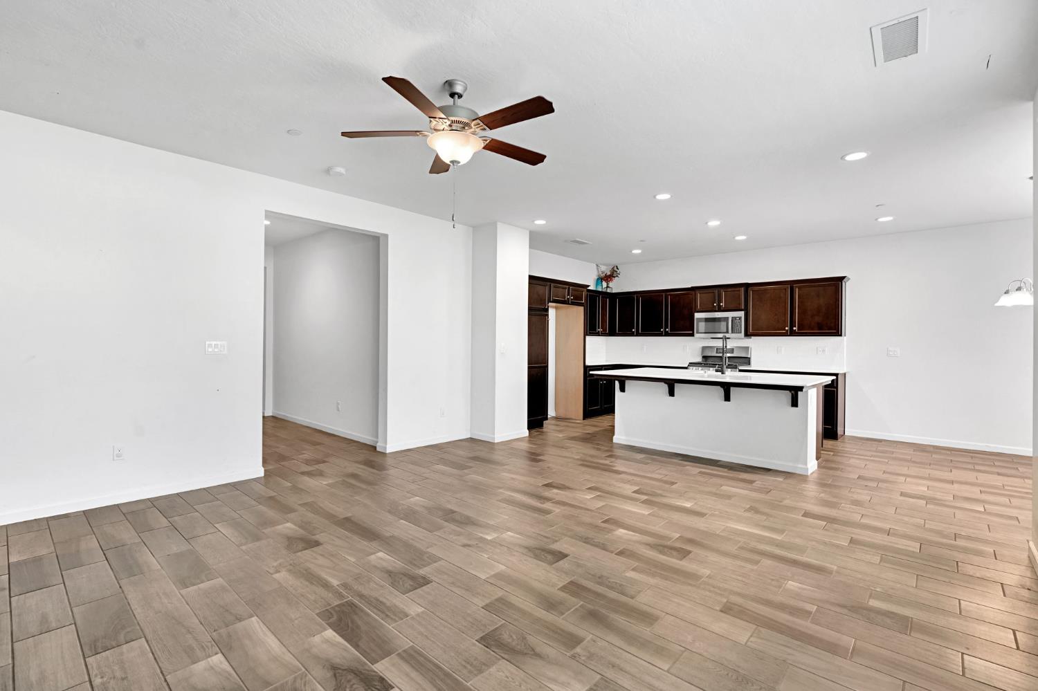 3037 Swift Ln, Clovis, CA 93619