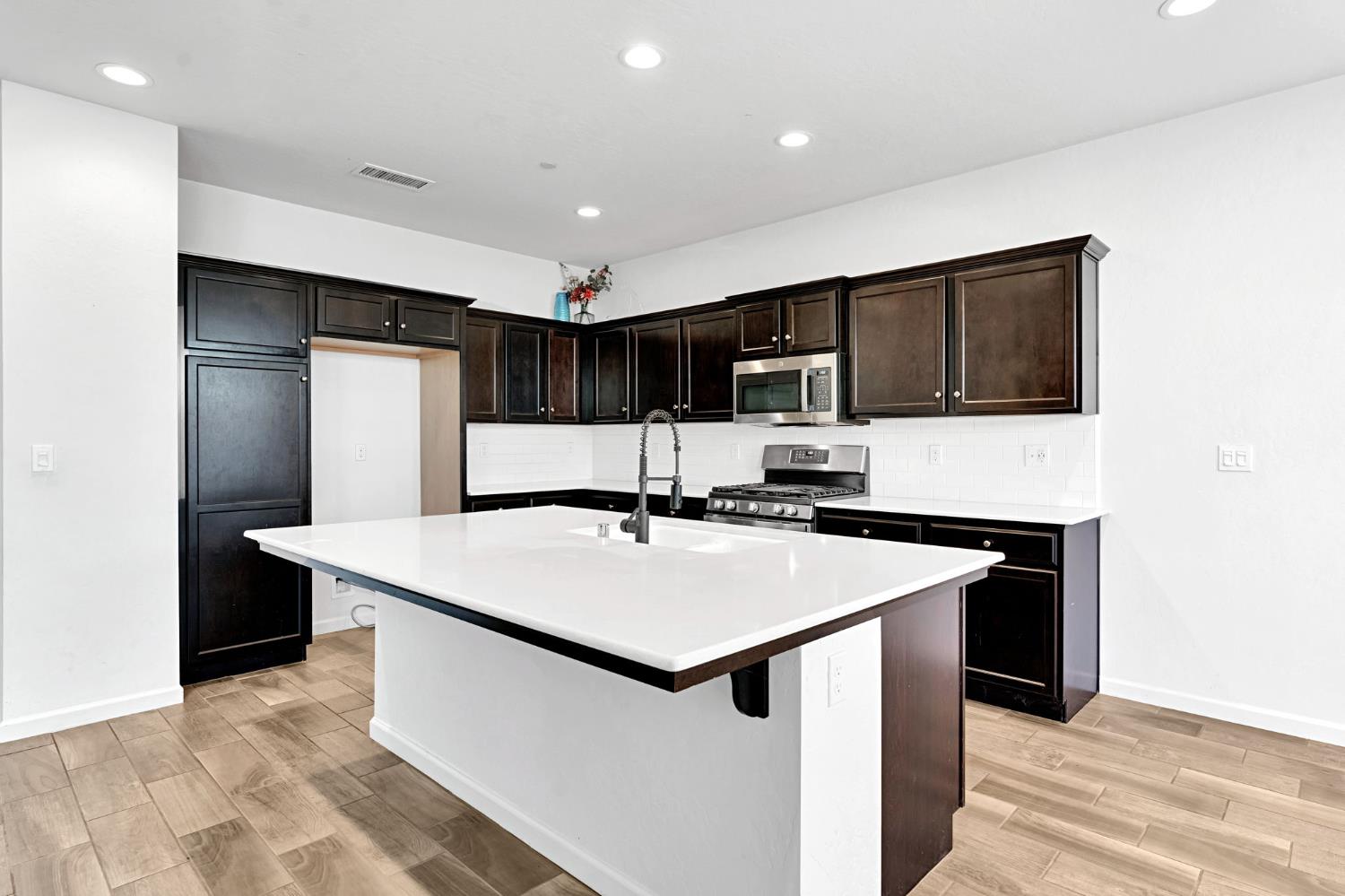 3037 Swift Ln, Clovis, CA 93619