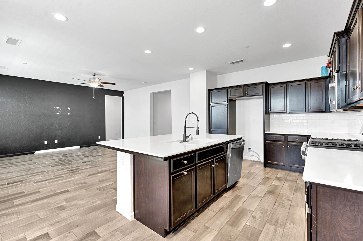 3037 Swift Ln, Clovis, CA 93619