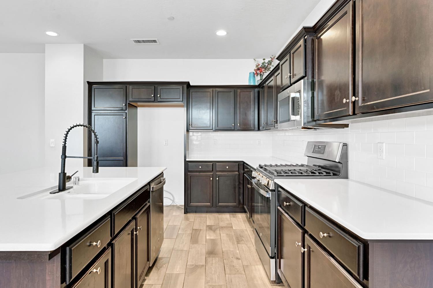 3037 Swift Ln, Clovis, CA 93619