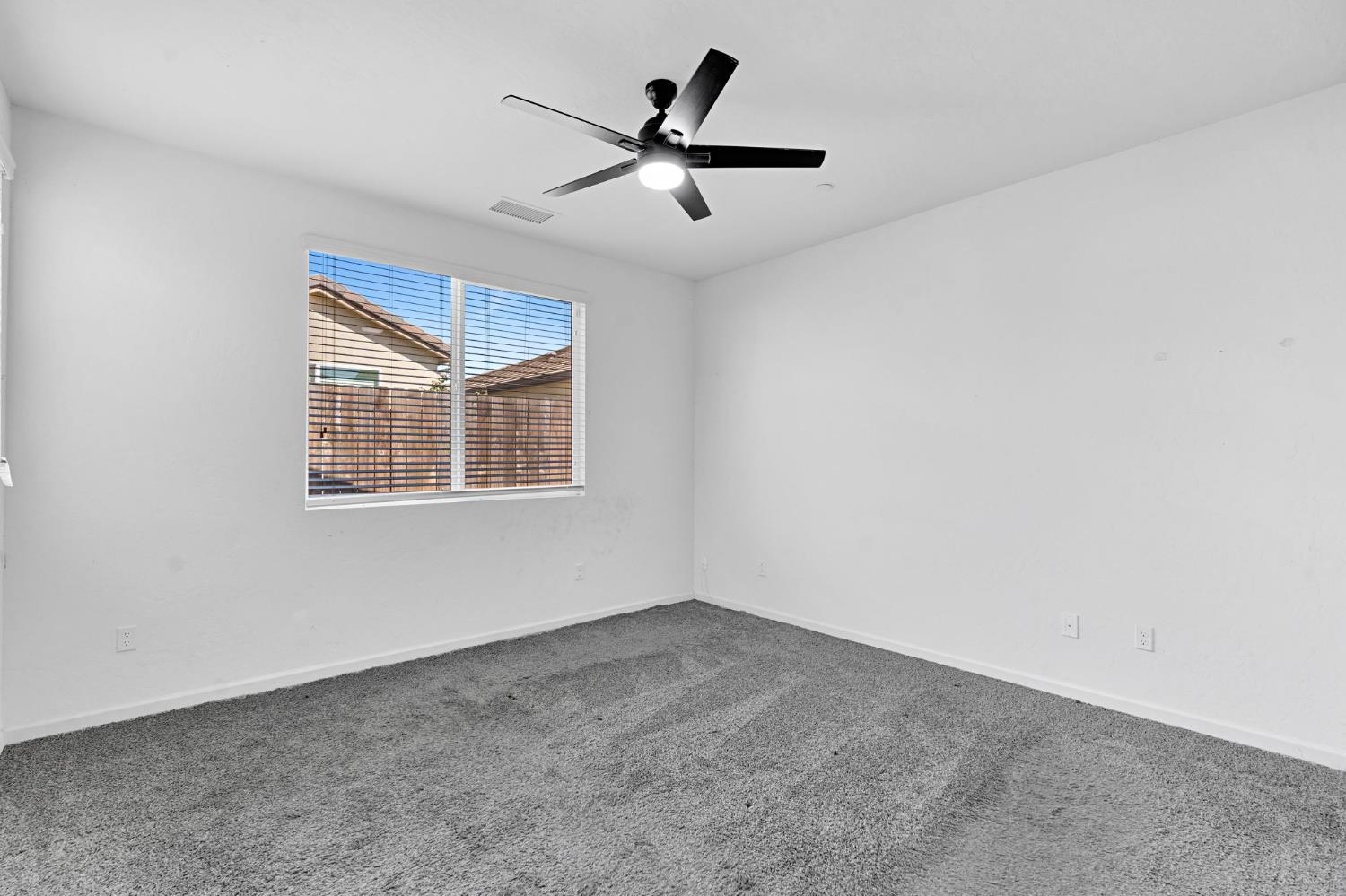 3037 Swift Ln, Clovis, CA 93619
